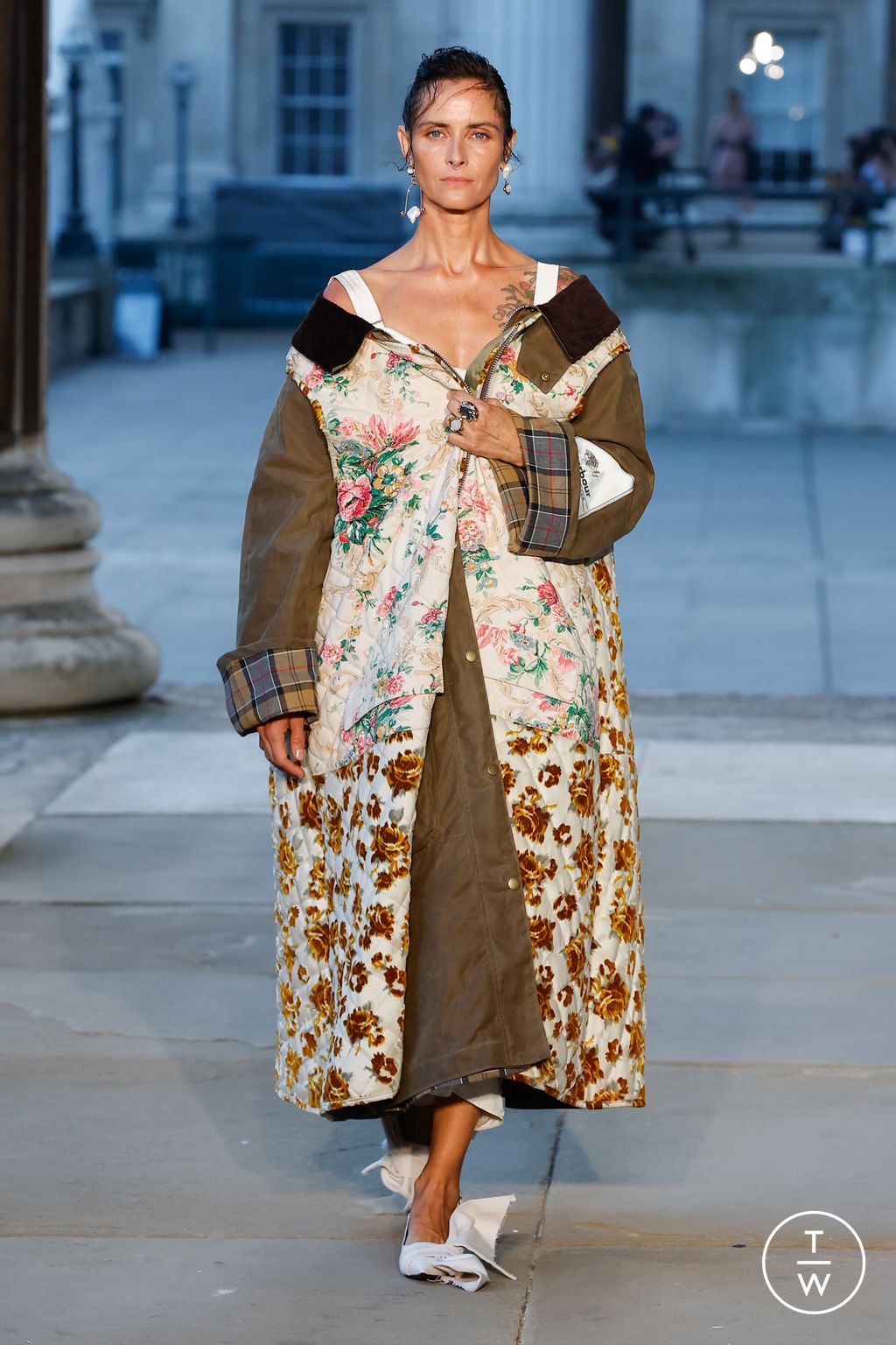 Fashion Week London Spring/Summer 2024 look 1 from the Erdem collection womenswear