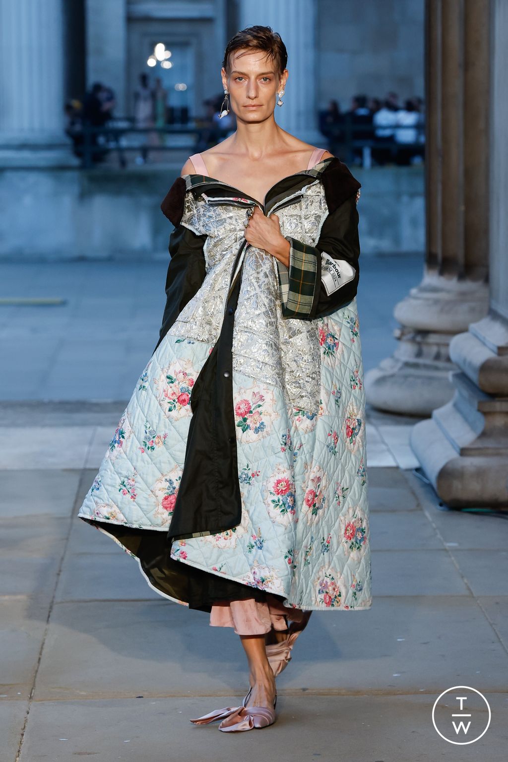 Fashion Week London Spring/Summer 2024 look 3 de la collection Erdem womenswear