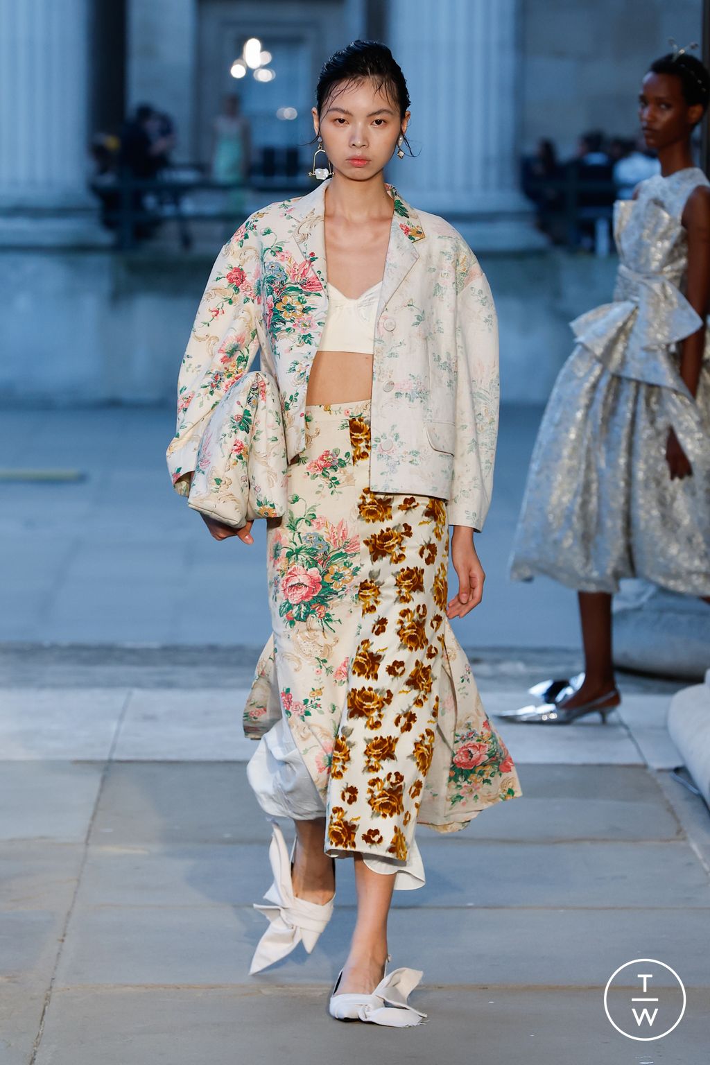 Fashion Week London Spring/Summer 2024 look 4 from the Erdem collection 女装