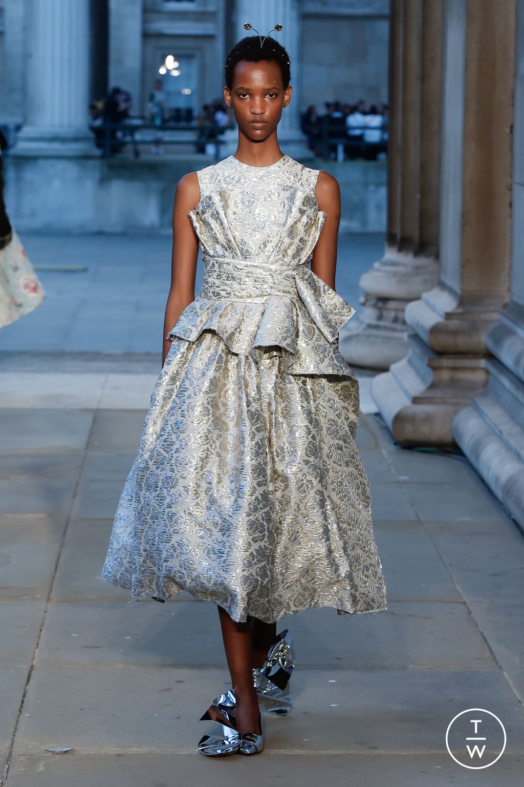 Fashion Week London Spring/Summer 2024 look 5 from the Erdem collection 女装