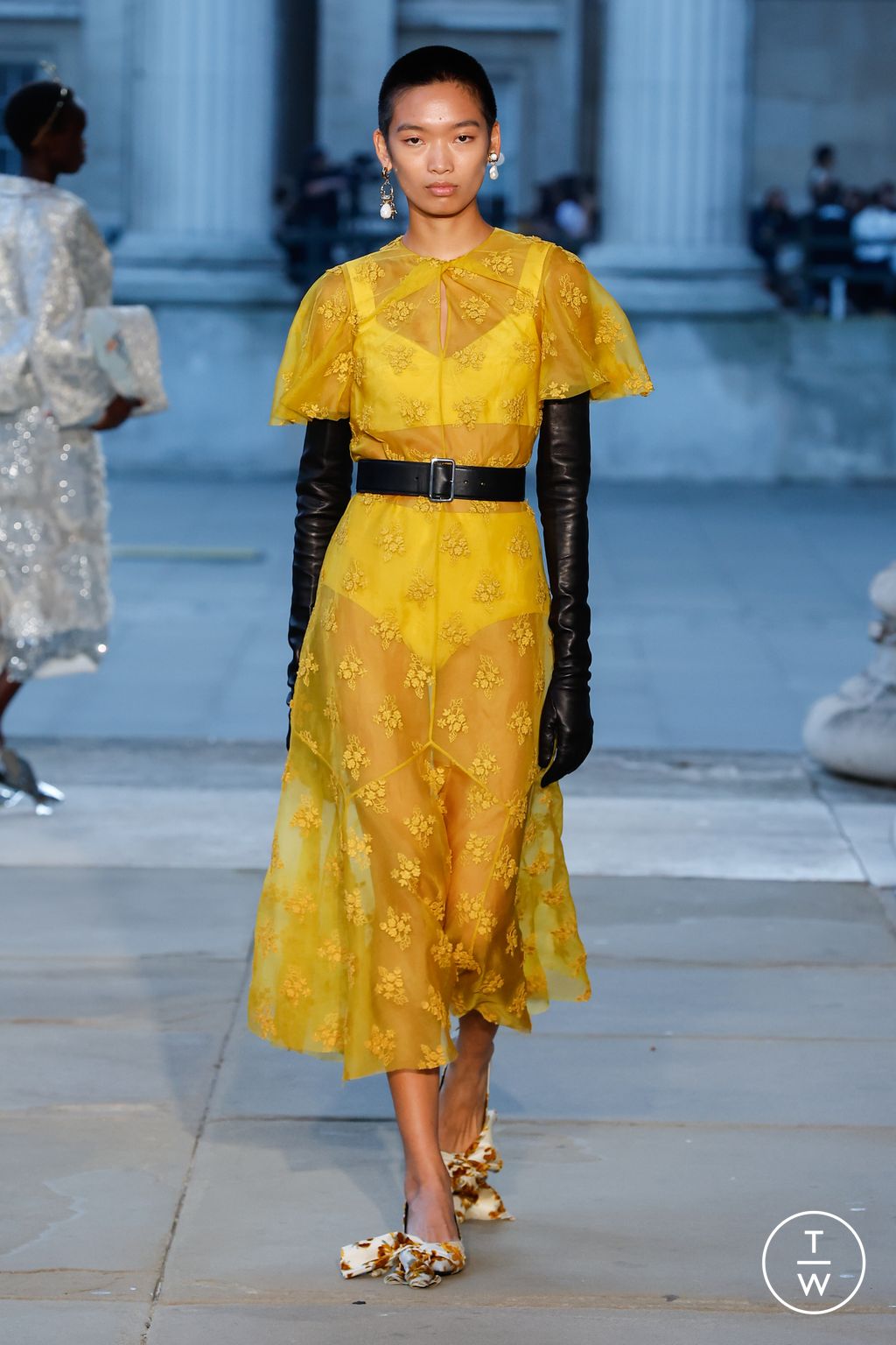 Fashion Week London Spring/Summer 2024 look 8 de la collection Erdem womenswear