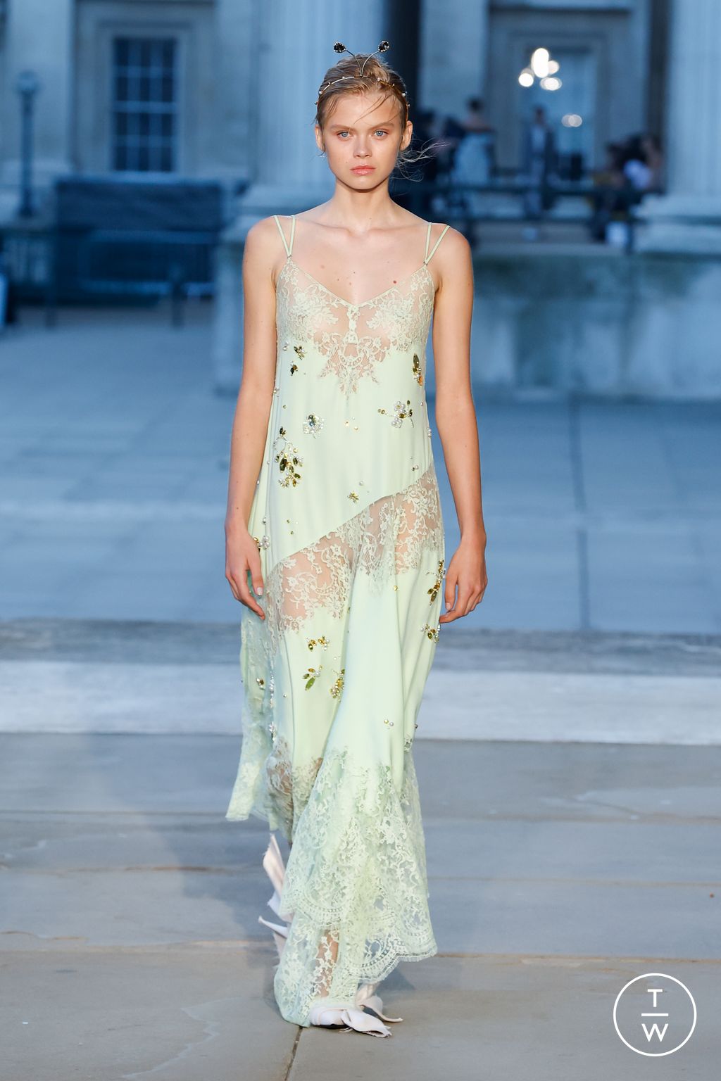 Fashion Week London Spring/Summer 2024 look 13 from the Erdem collection womenswear