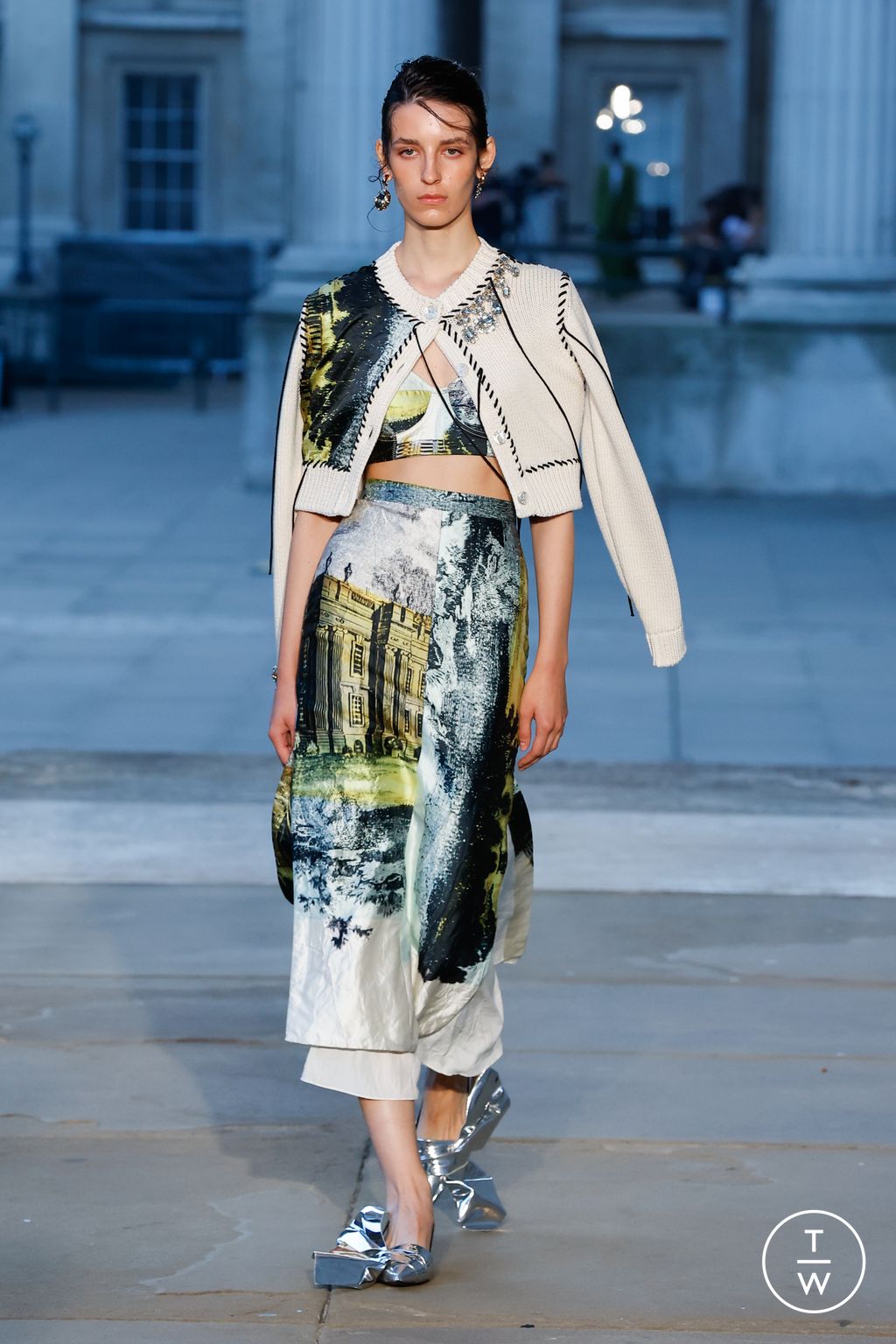 Fashion Week London Spring/Summer 2024 look 14 from the Erdem collection 女装