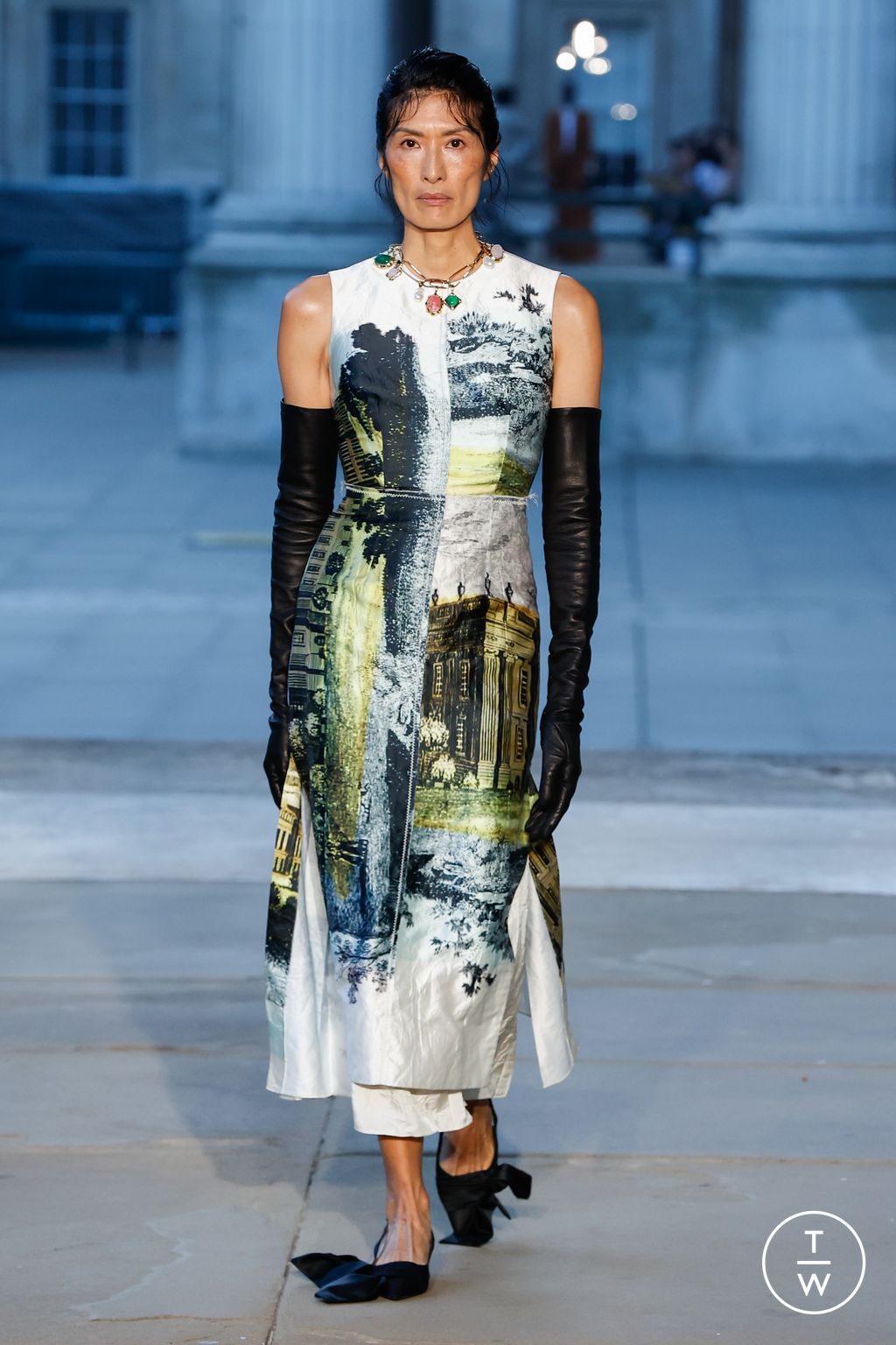 Fashion Week London Spring/Summer 2024 look 16 from the Erdem collection womenswear