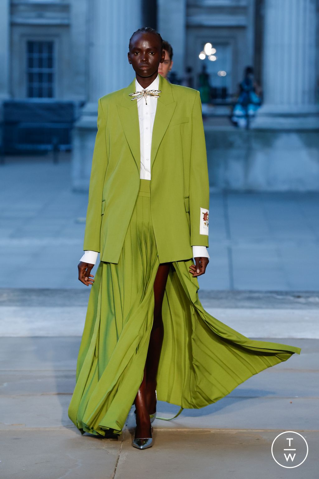 Fashion Week London Spring/Summer 2024 look 24 from the Erdem collection 女装