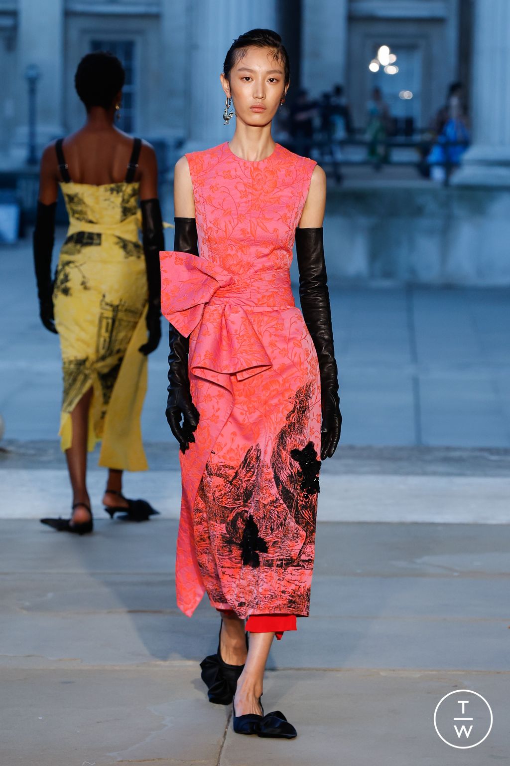 Fashion Week London Spring/Summer 2024 look 28 from the Erdem collection 女装