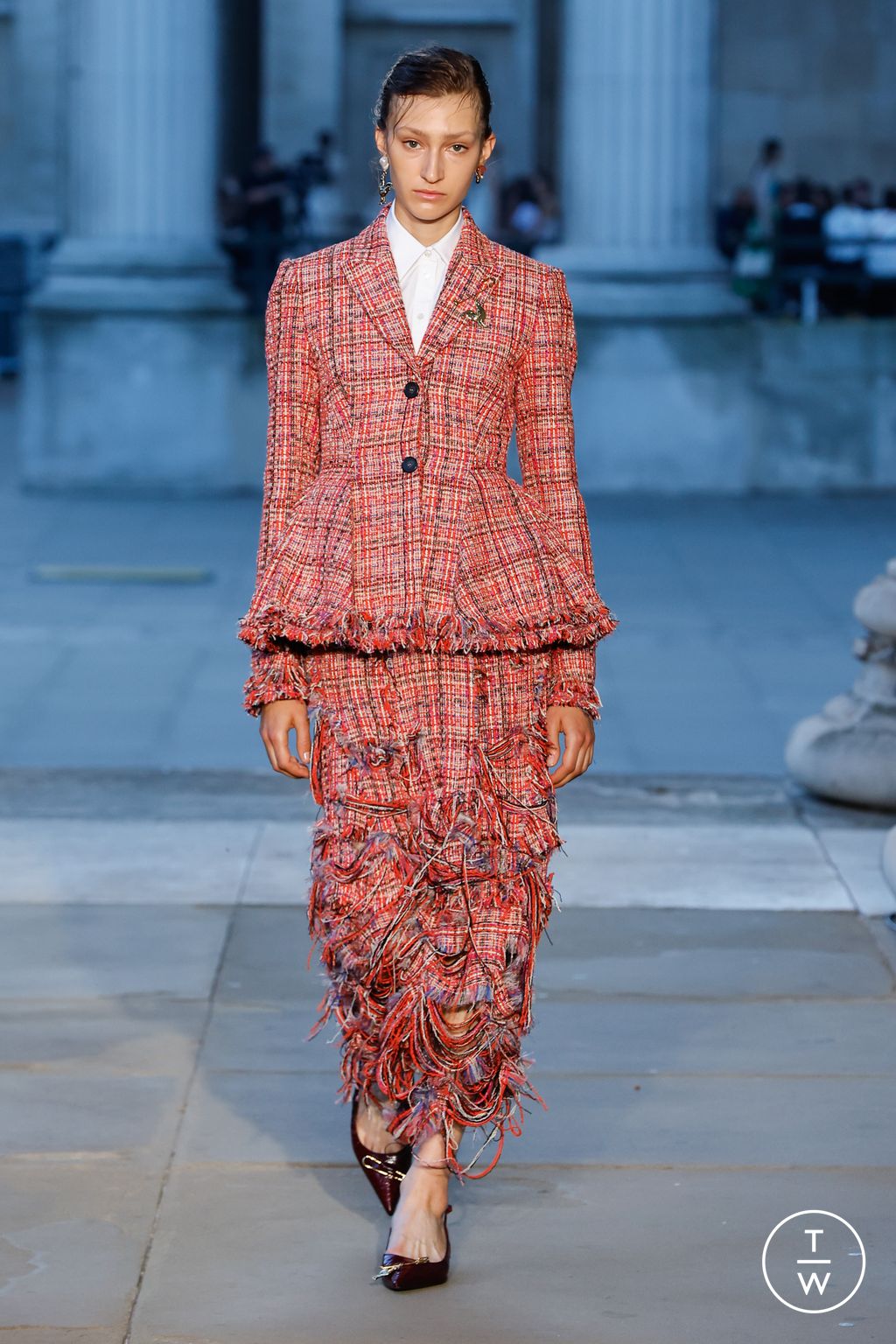Fashion Week London Spring/Summer 2024 look 29 from the Erdem collection womenswear