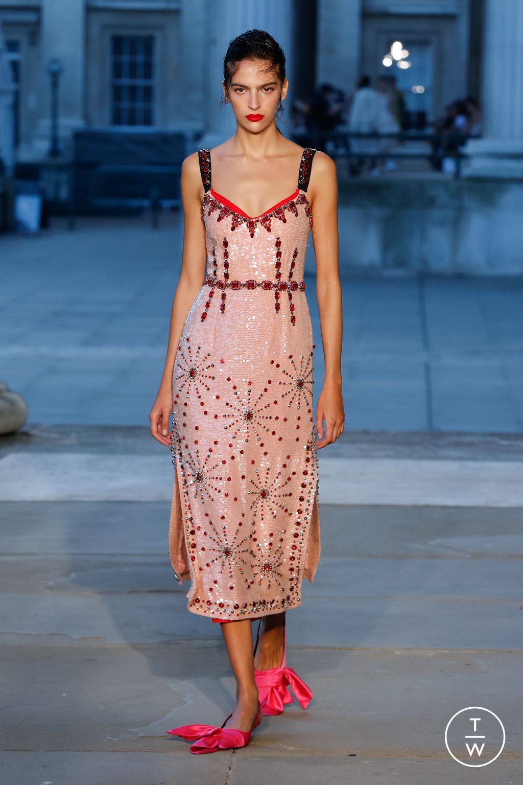 Fashion Week London Spring/Summer 2024 look 30 from the Erdem collection 女装