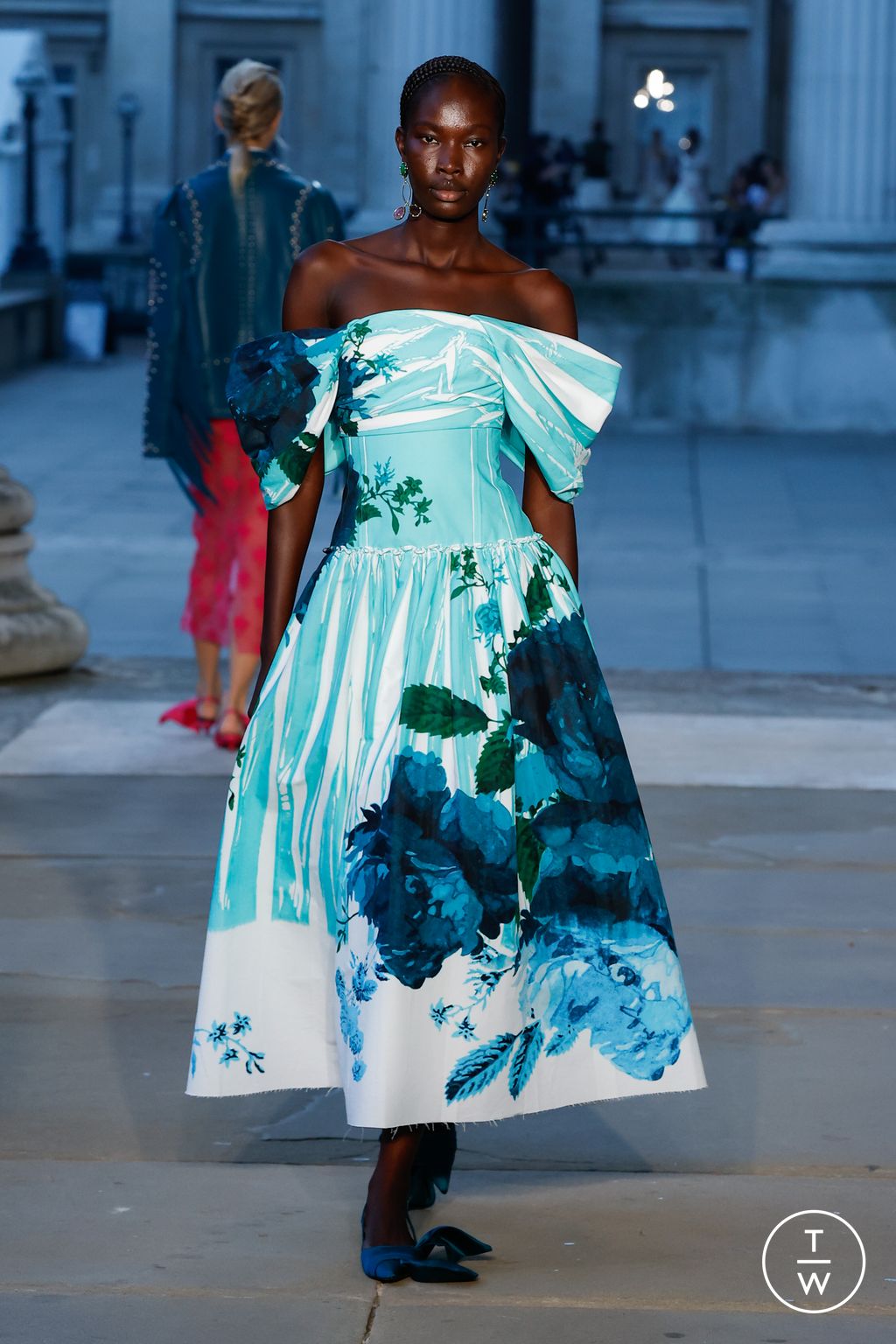 Fashion Week London Spring/Summer 2024 look 33 from the Erdem collection womenswear