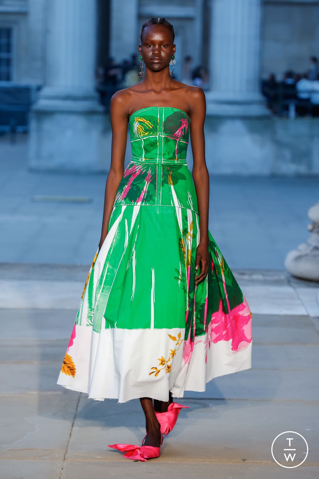 Fashion Week London Spring/Summer 2024 look 34 from the Erdem collection womenswear