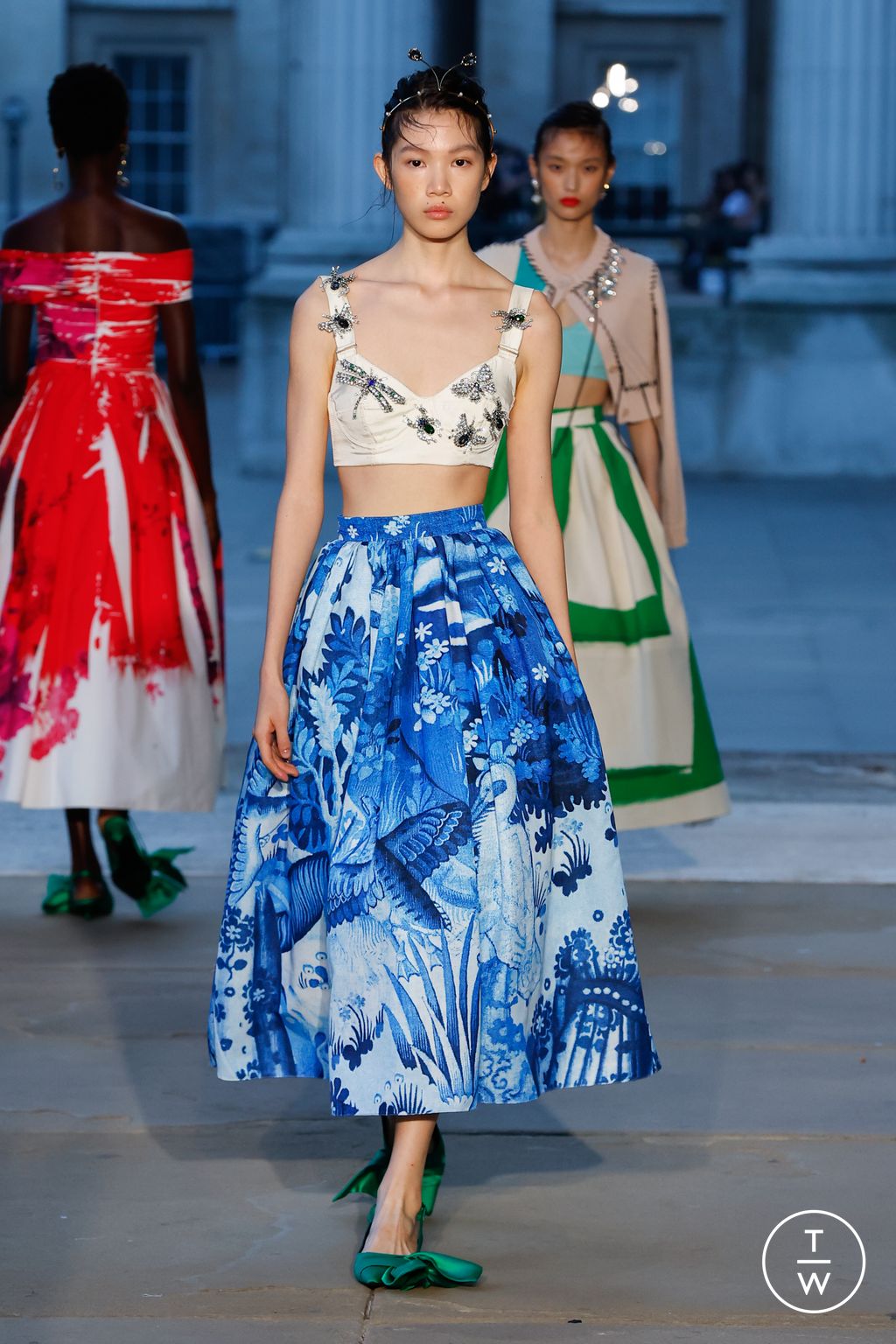 Fashion Week London Spring/Summer 2024 look 37 from the Erdem collection womenswear