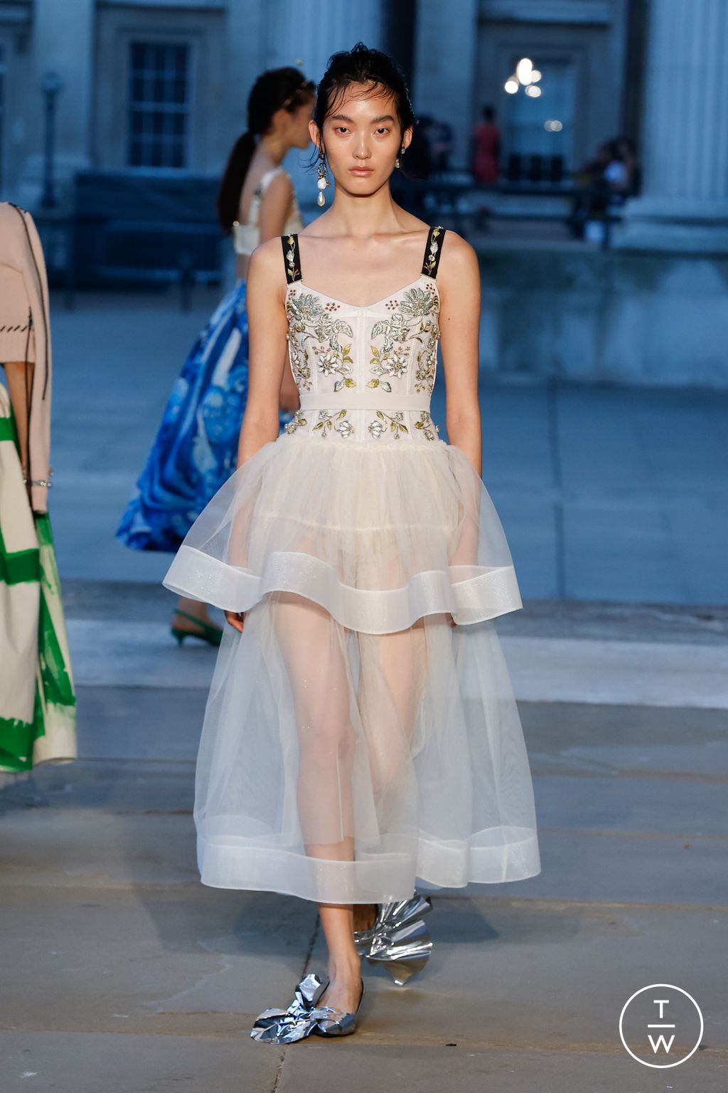 Fashion Week London Spring/Summer 2024 look 39 from the Erdem collection womenswear