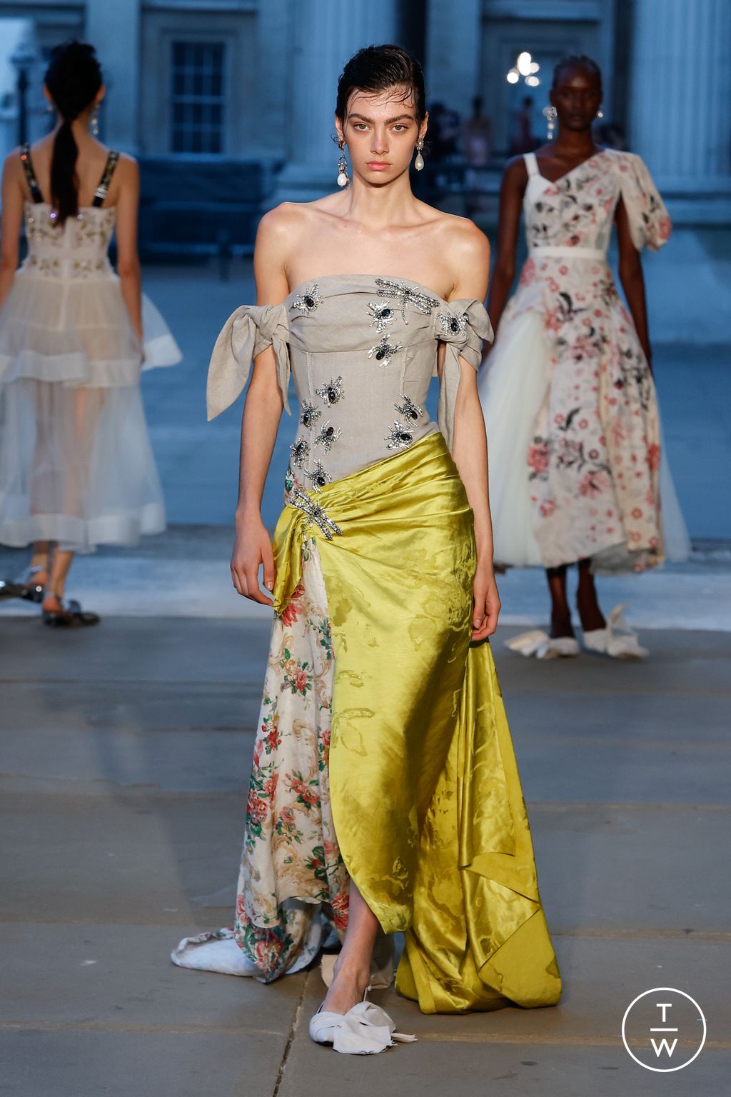 Fashion Week London Spring/Summer 2024 look 41 from the Erdem collection womenswear