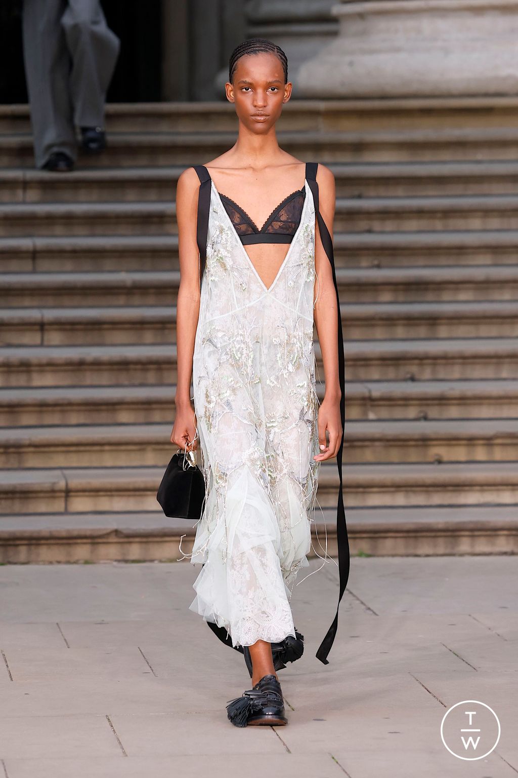 Fashion Week London Spring-Summer 2025 look 2 de la collection Erdem womenswear