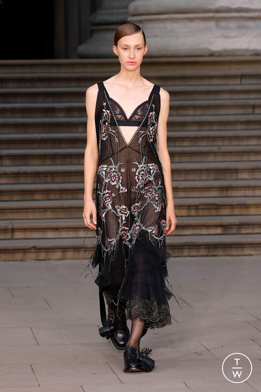 Fashion Week London Spring-Summer 2025 look 4 from the Erdem collection womenswear