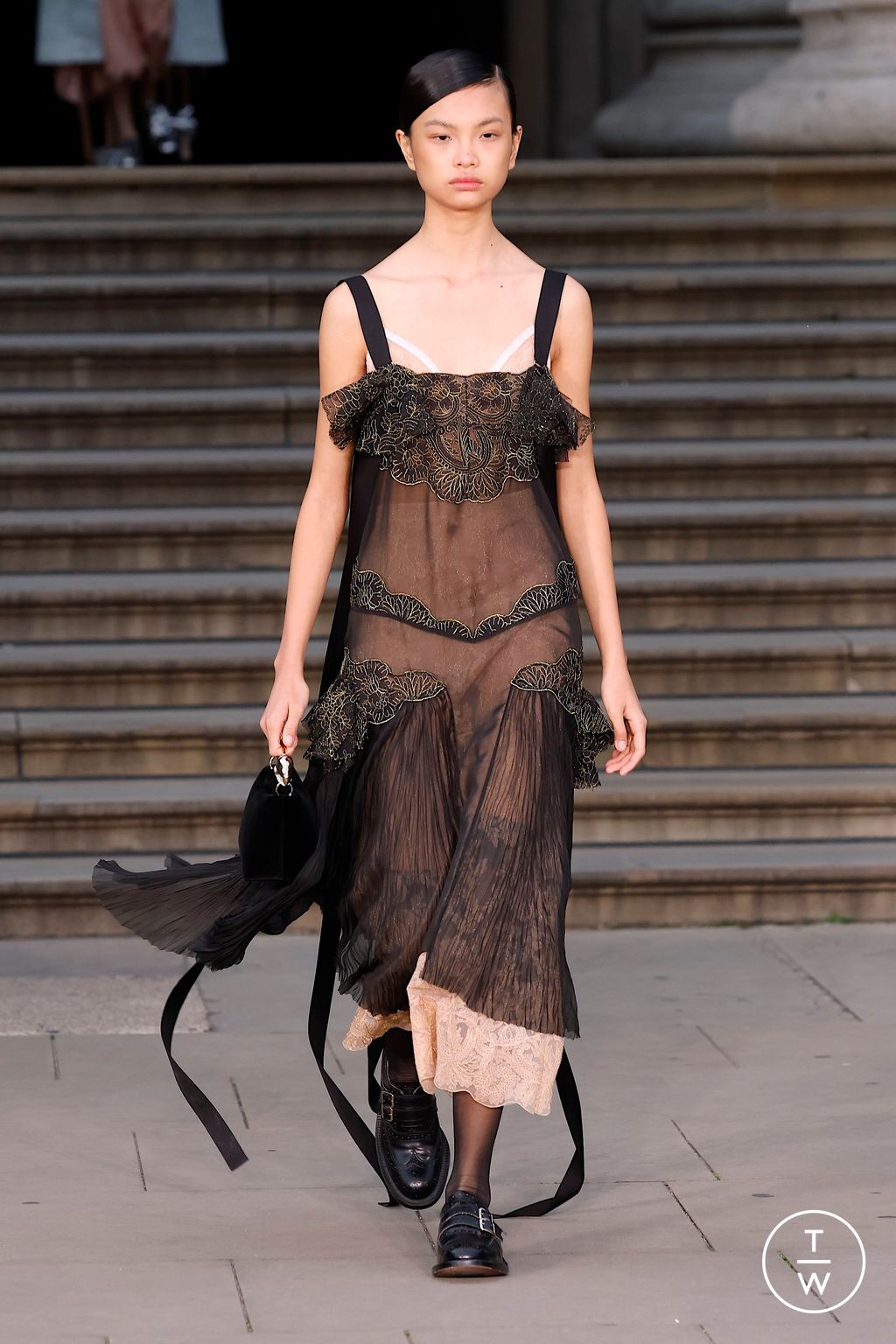 Fashion Week London Spring/Summer 2025 look 6 from the Erdem collection womenswear