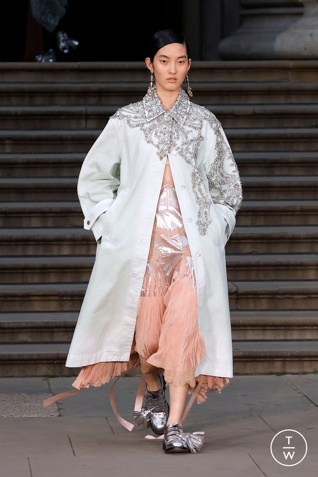Fashion Week London Spring/Summer 2025 look 7 from the Erdem collection 女装