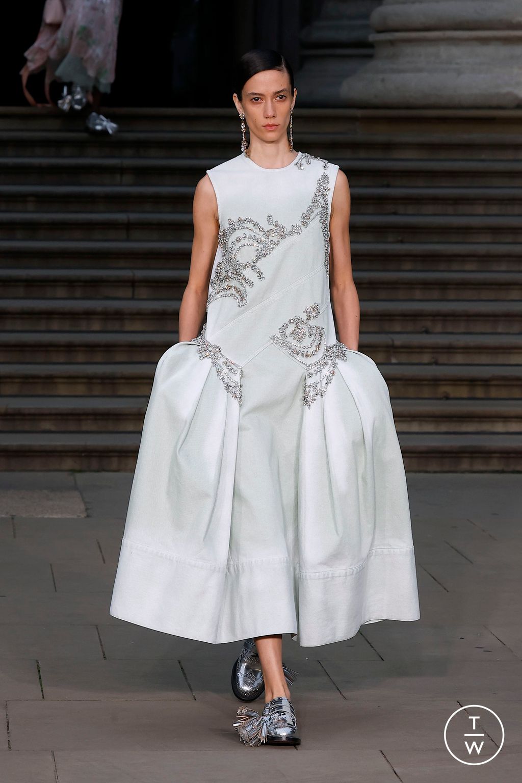 Fashion Week London Spring-Summer 2025 look 9 from the Erdem collection 女装