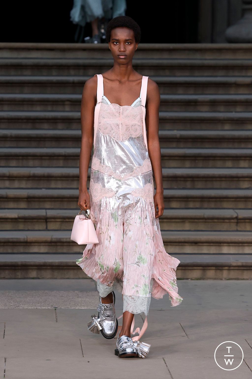 Fashion Week London Spring/Summer 2025 look 10 from the Erdem collection womenswear