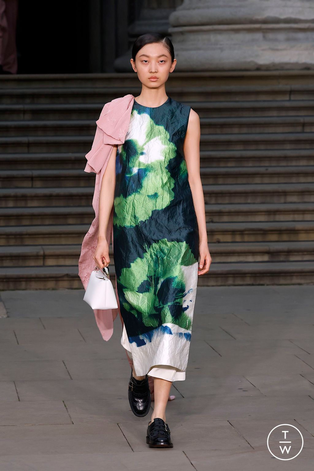 Fashion Week London Spring/Summer 2025 look 12 from the Erdem collection womenswear