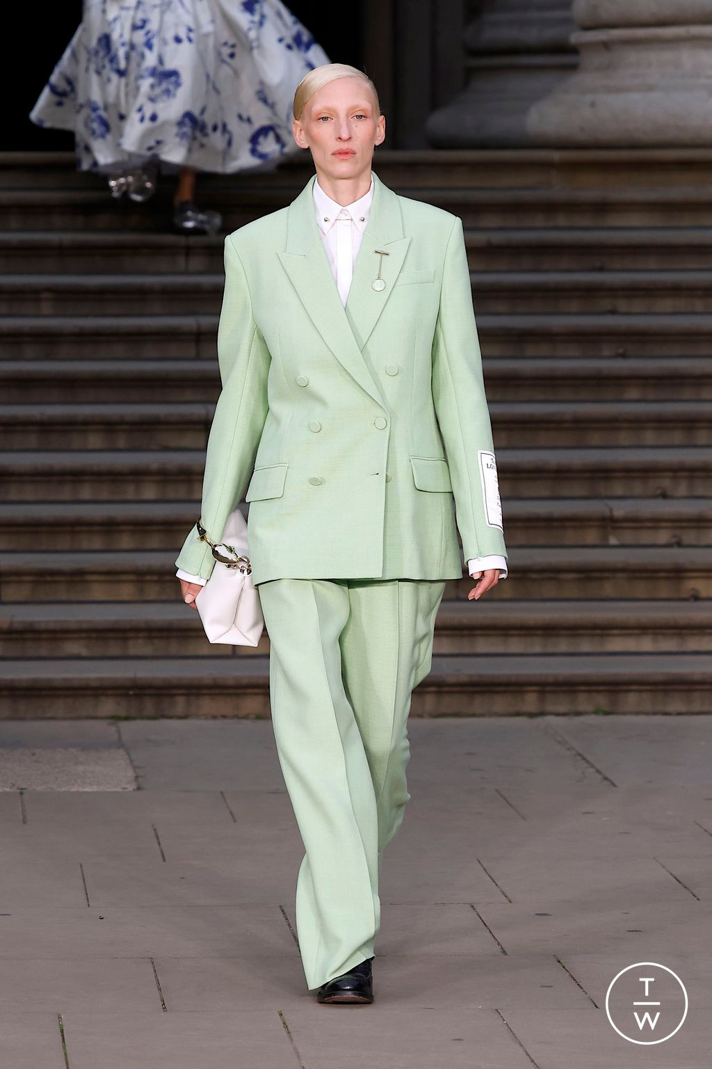 Fashion Week London Spring/Summer 2025 look 15 from the Erdem collection 女装
