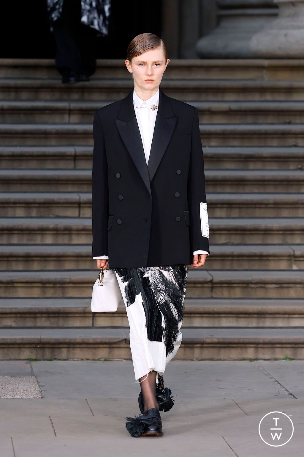 Fashion Week London Spring/Summer 2025 look 24 de la collection Erdem womenswear