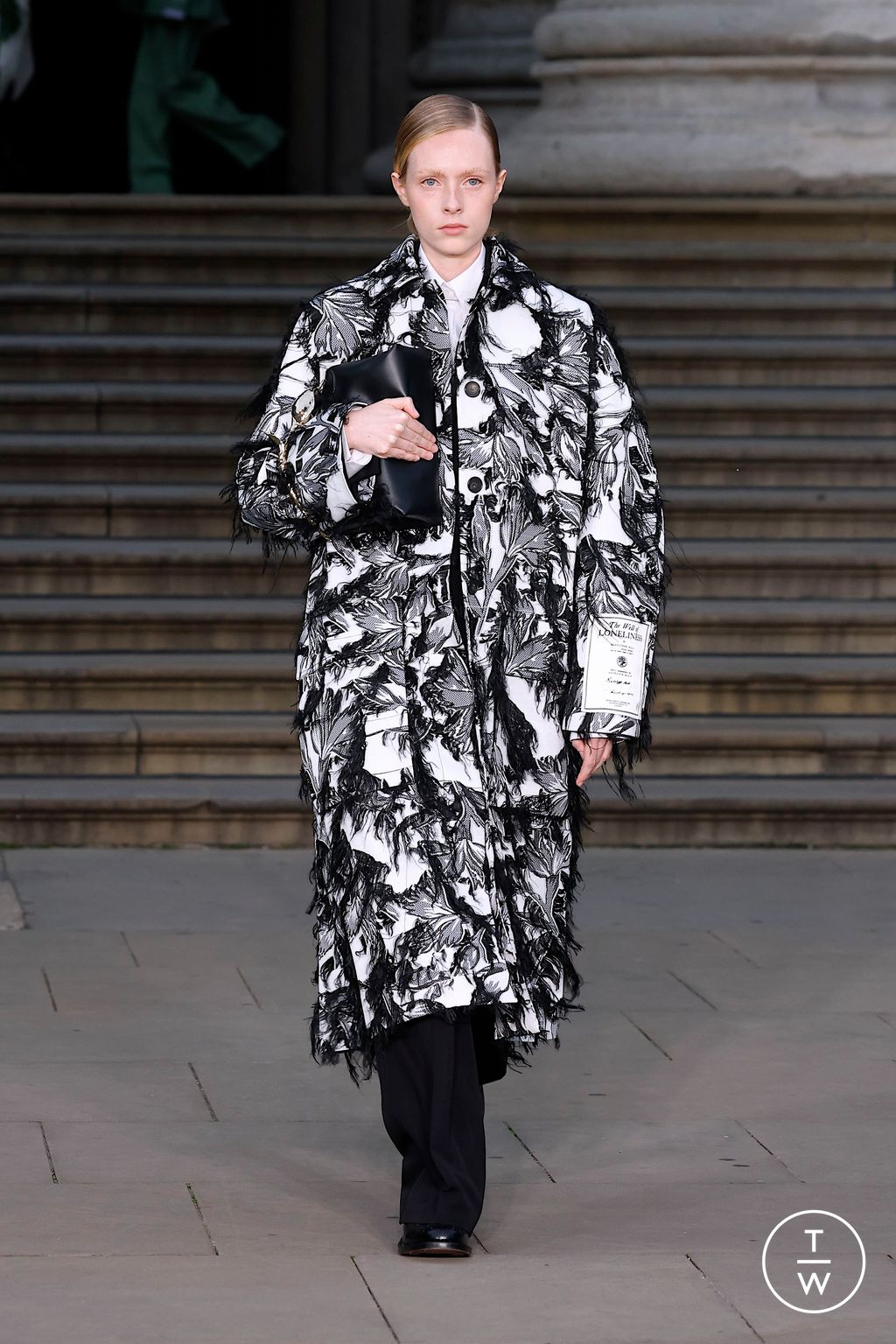 Fashion Week London Spring/Summer 2025 look 25 from the Erdem collection 女装