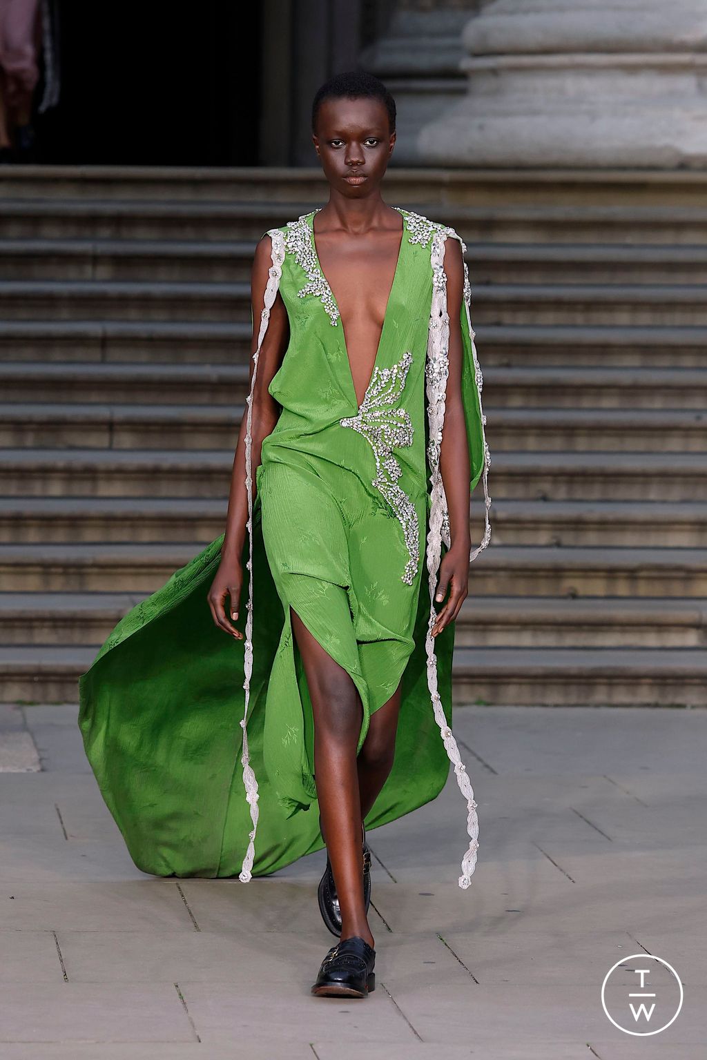 Fashion Week London Spring/Summer 2025 look 30 from the Erdem collection womenswear