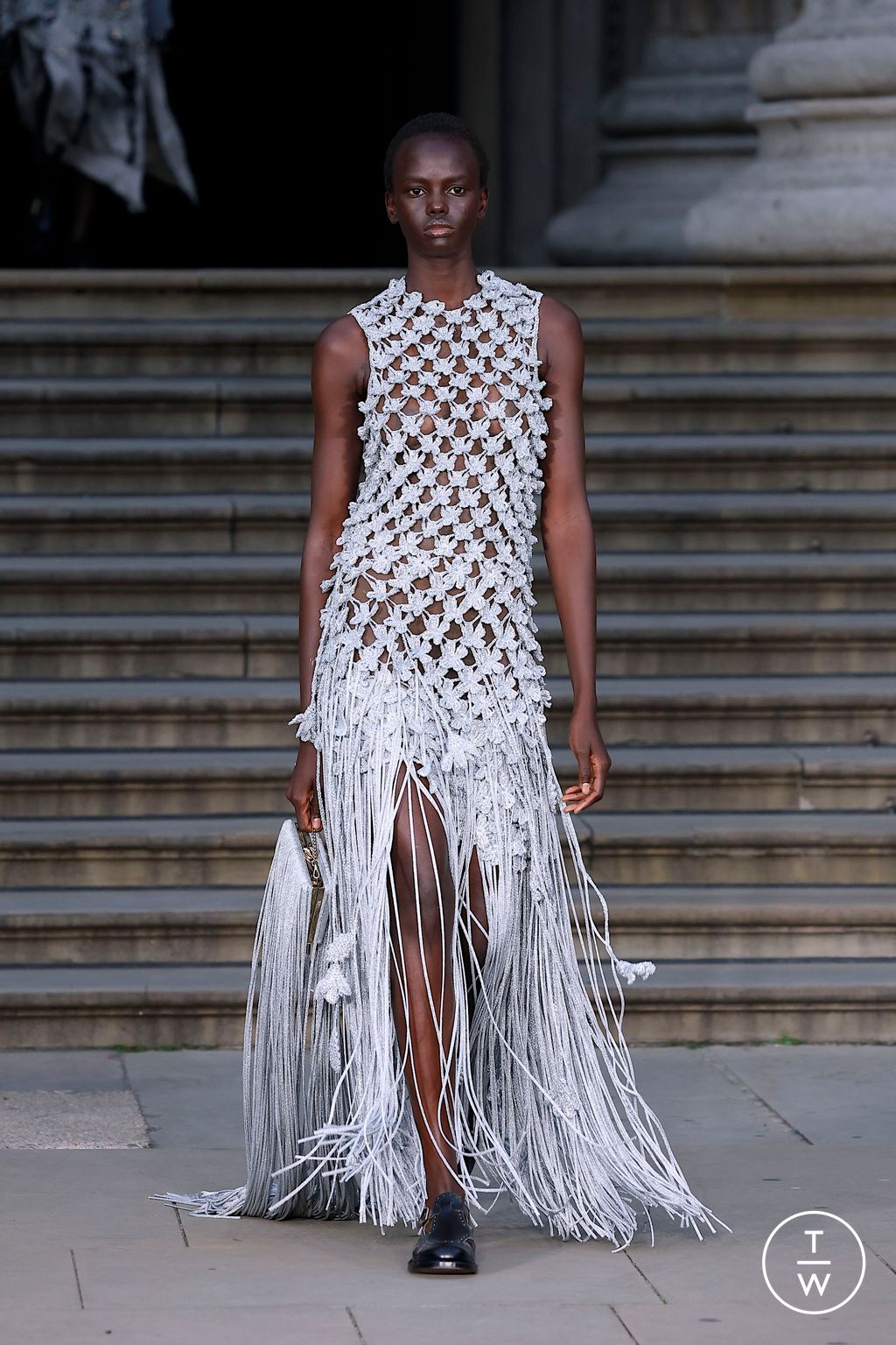 Fashion Week London Spring/Summer 2025 look 34 from the Erdem collection 女装