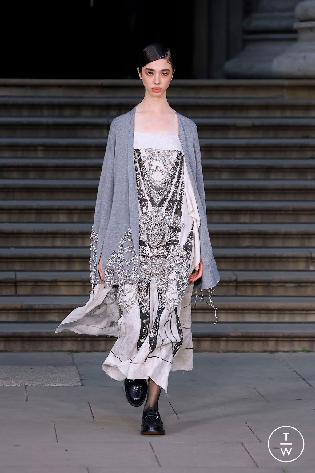 Fashion Week London Spring/Summer 2025 look 35 from the Erdem collection womenswear