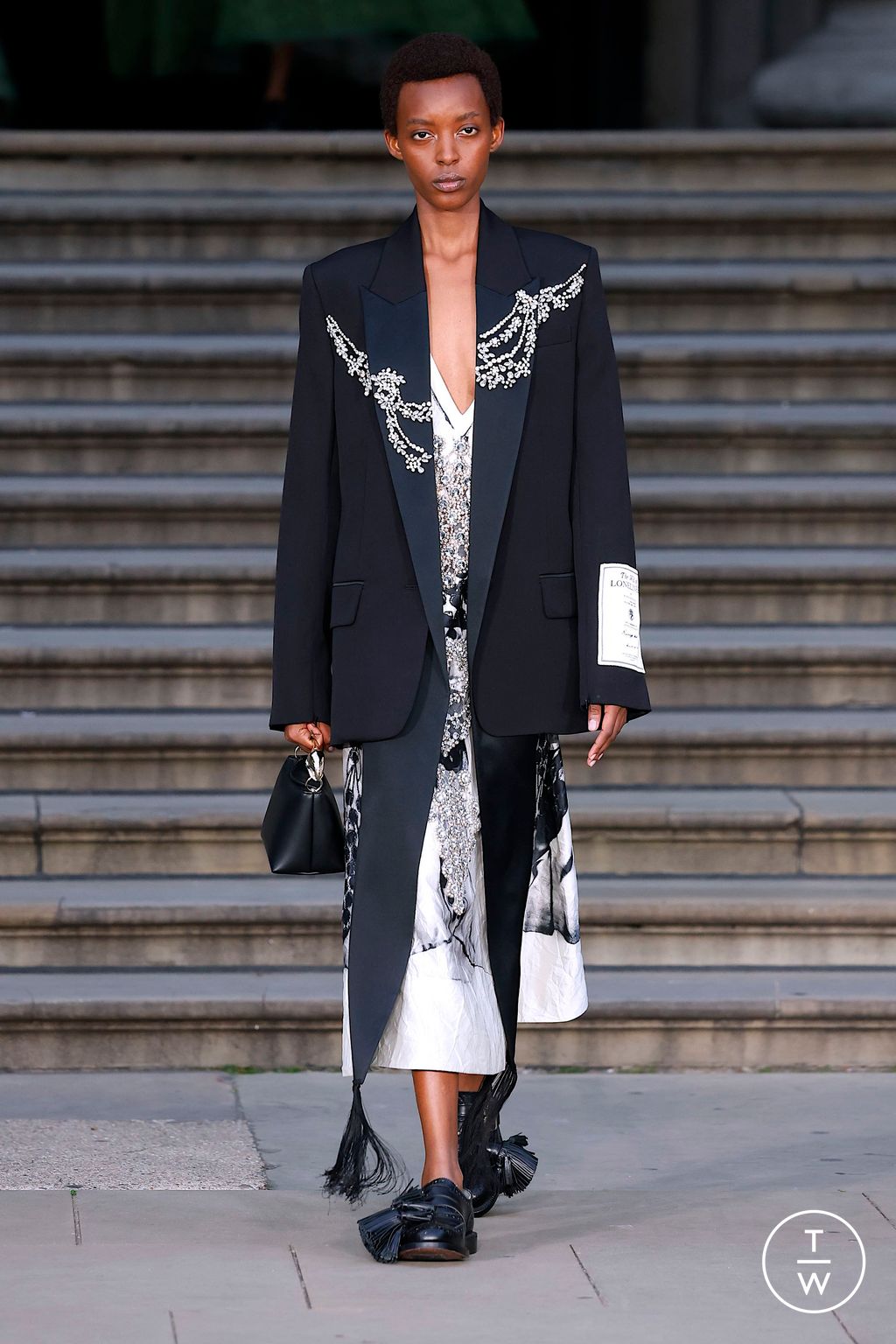Fashion Week London Spring/Summer 2025 look 37 from the Erdem collection womenswear