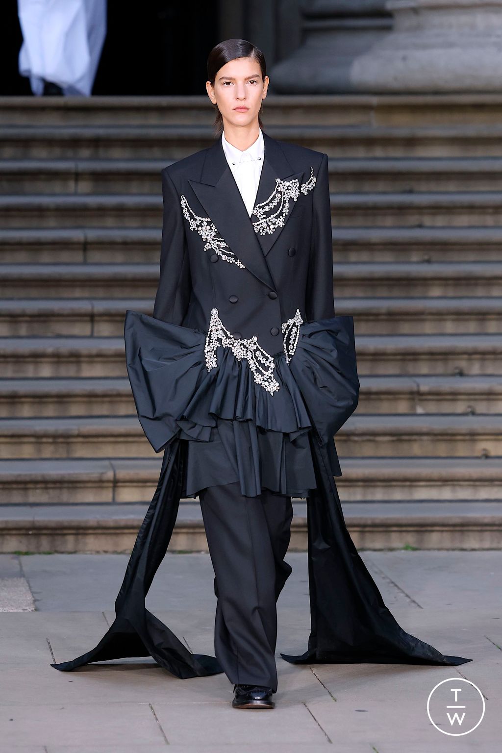 Fashion Week London Spring/Summer 2025 look 41 from the Erdem collection 女装