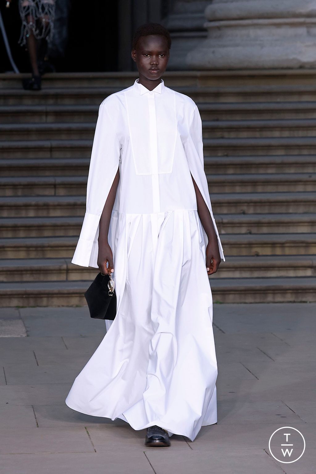 Fashion Week London Spring/Summer 2025 look 42 from the Erdem collection 女装