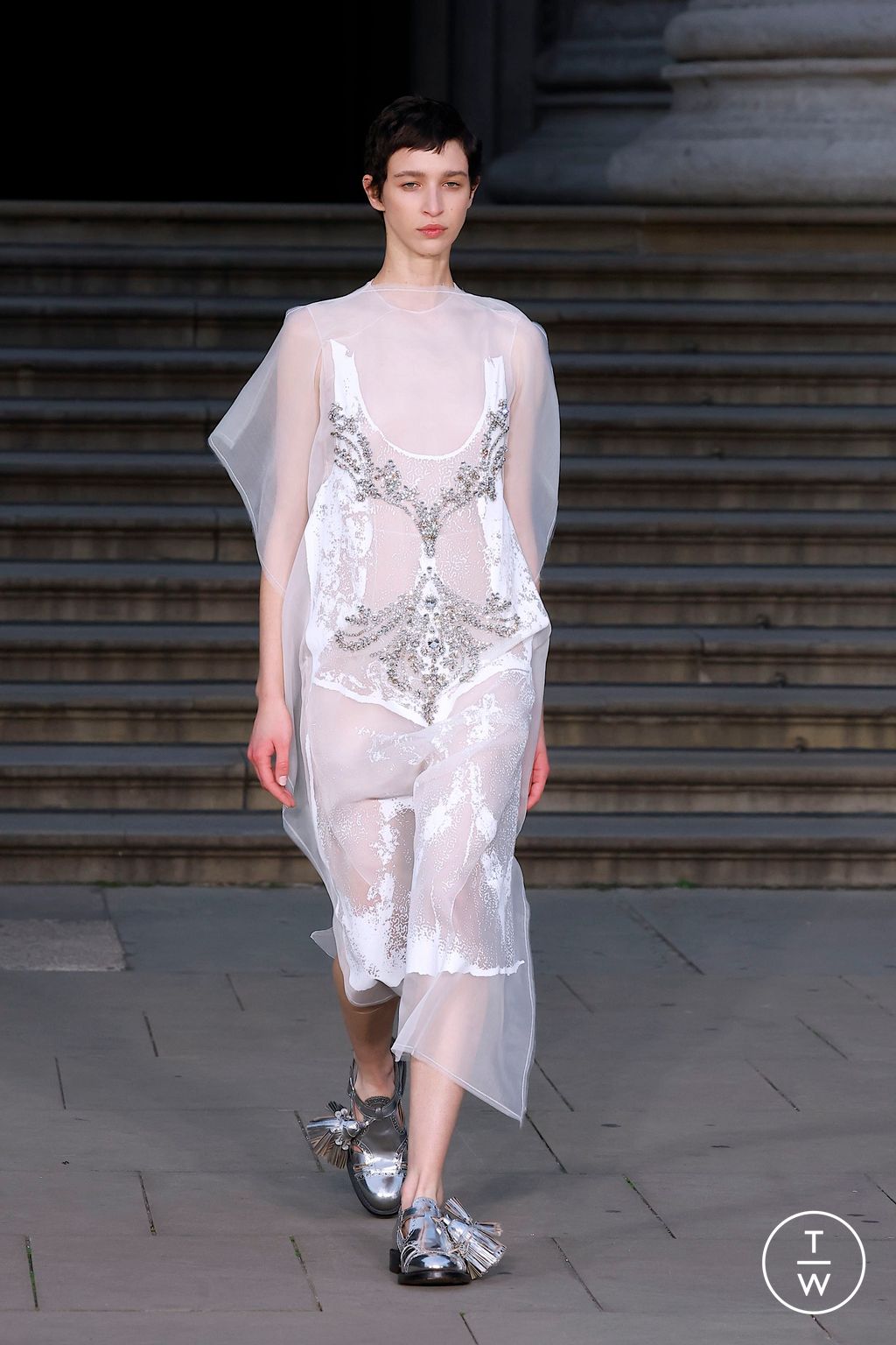 Fashion Week London Spring/Summer 2025 look 46 de la collection Erdem womenswear