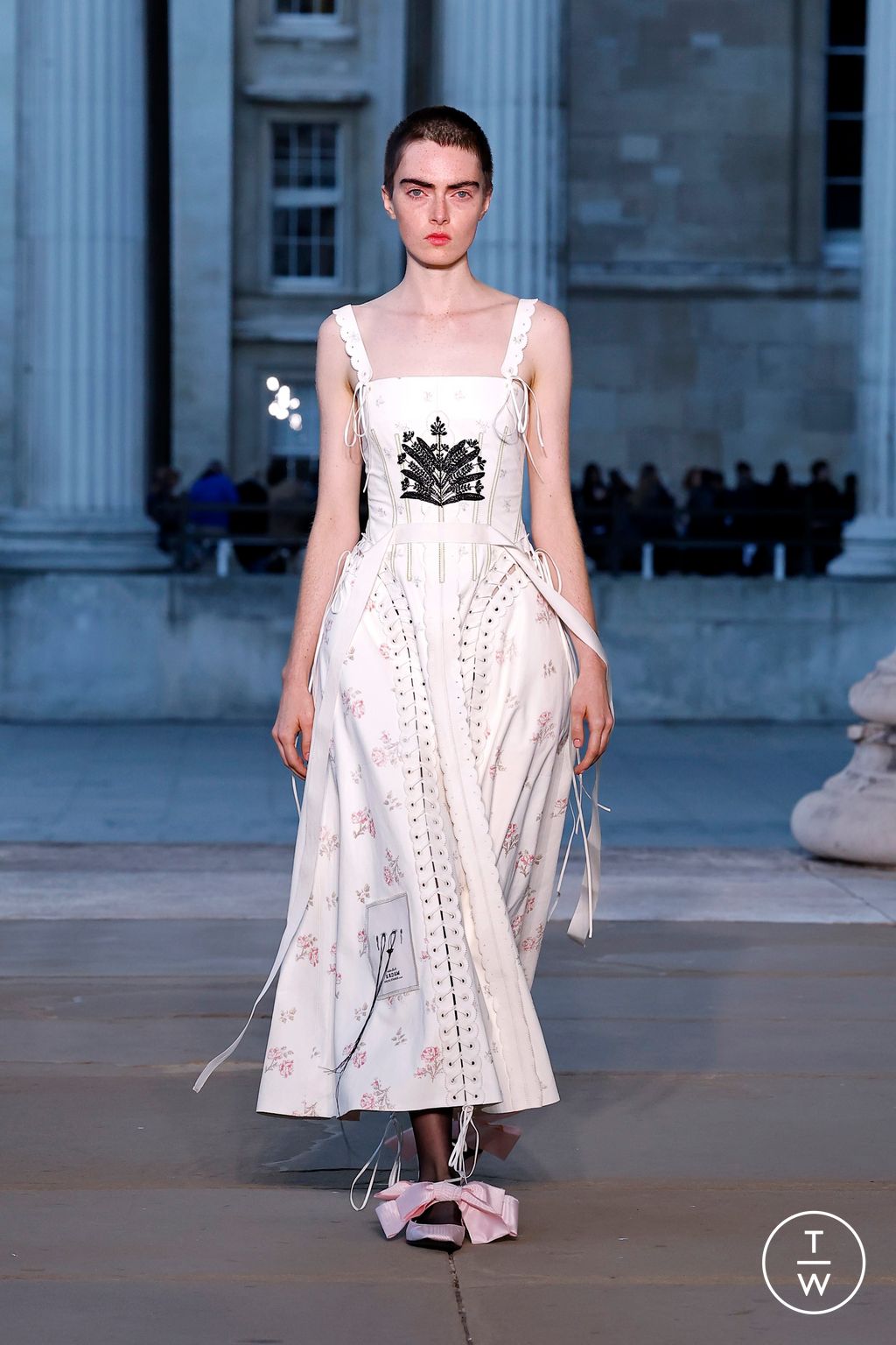 Fashion Week London Spring/Summer 2026 look 9 from the Erdem collection womenswear