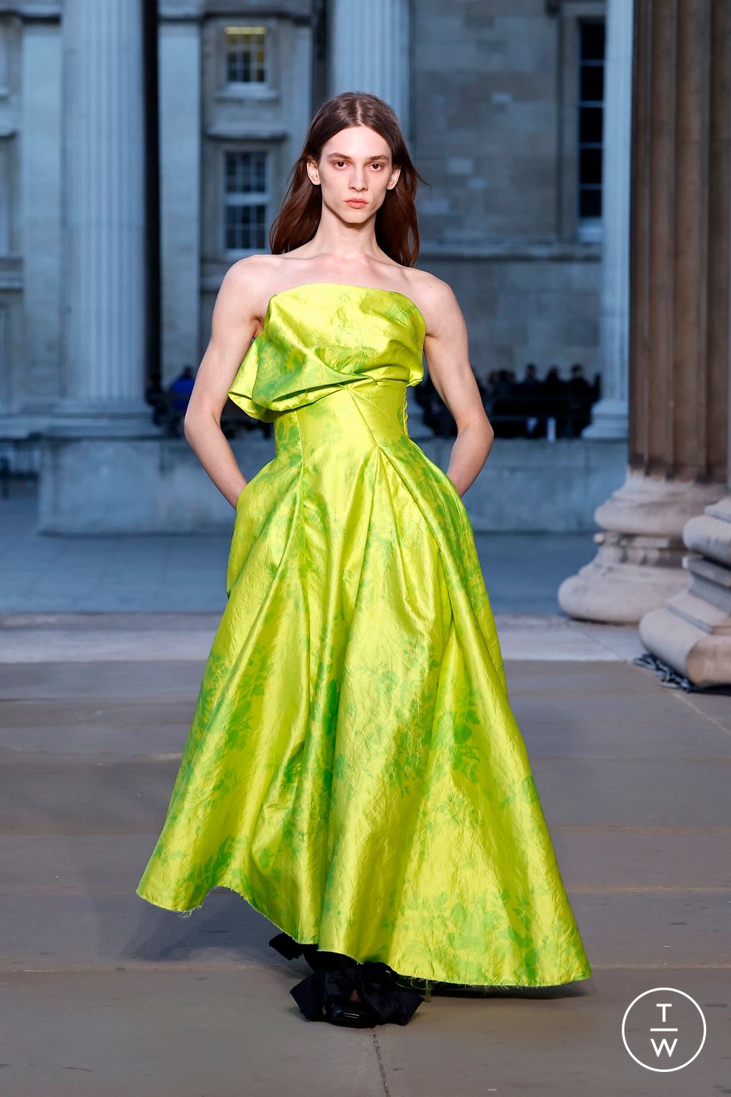 Fashion Week London Spring/Summer 2026 look 33 from the Erdem collection womenswear