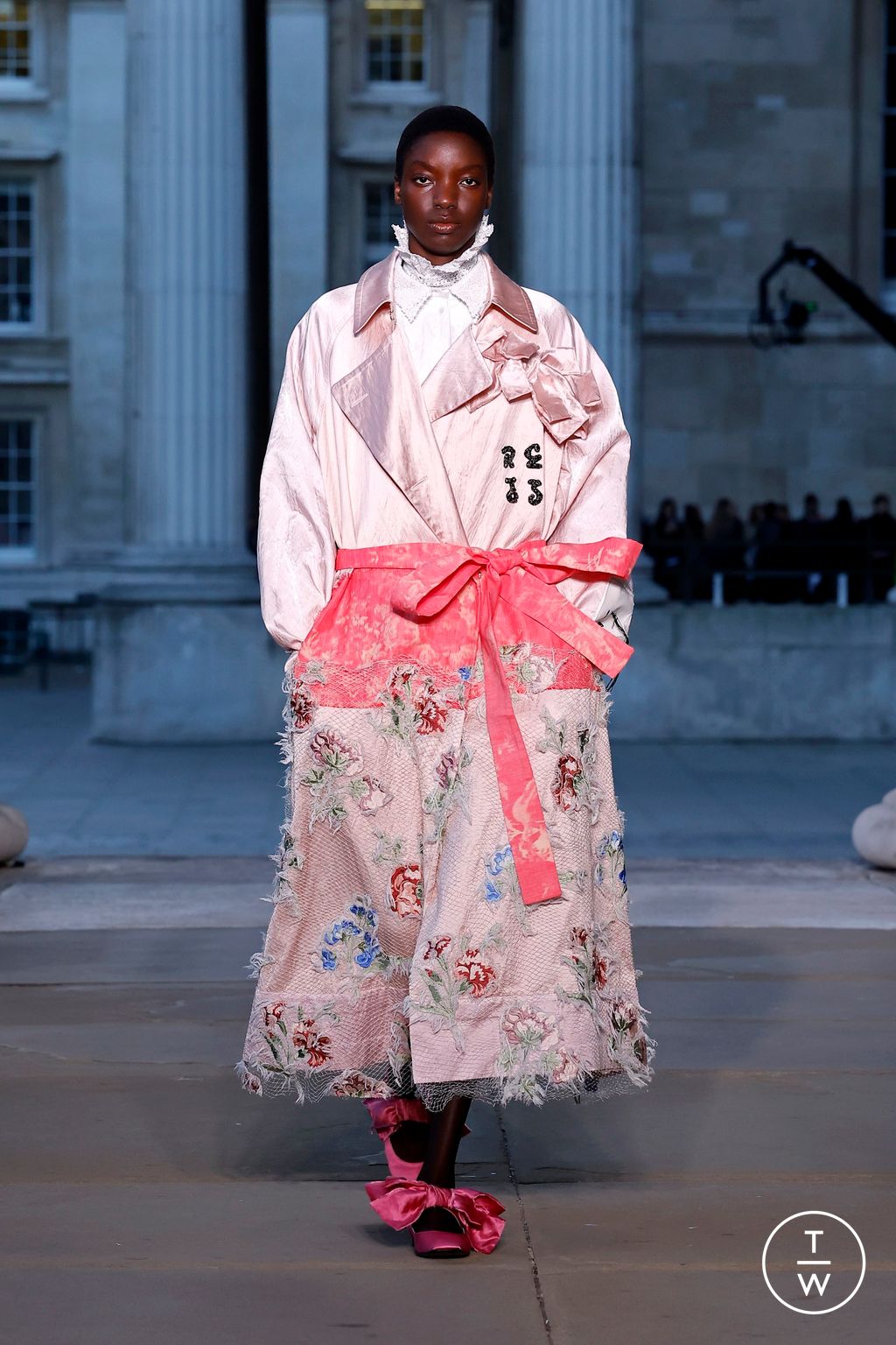 Fashion Week London Spring/Summer 2026 look 38 de la collection Erdem womenswear
