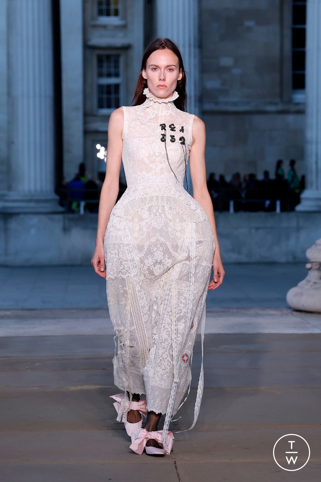 Fashion Week London Spring/Summer 2026 look 43 from the Erdem collection womenswear