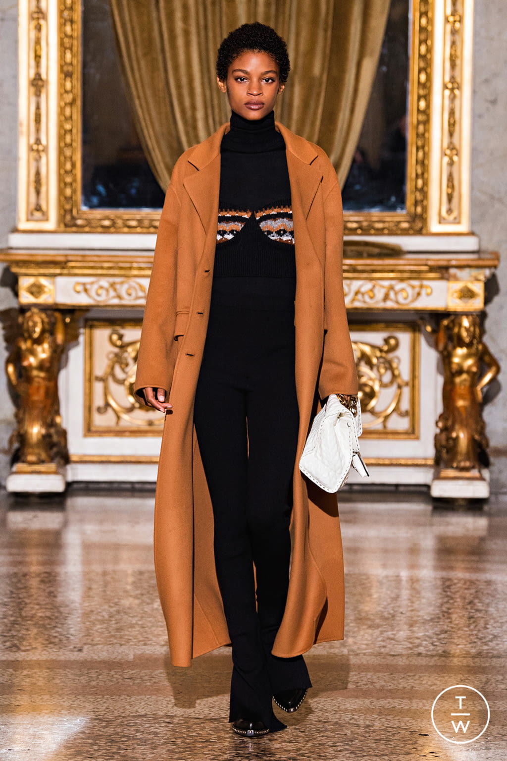 Fashion Week Milan Fall/Winter 2021 look 10 from the Ermanno Scervino collection 女装