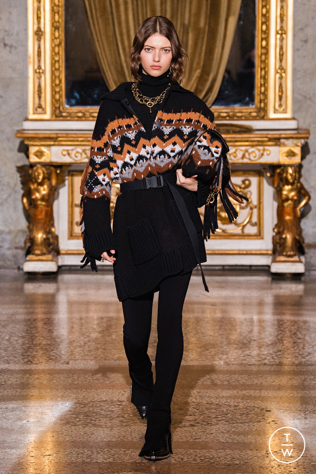 Fashion Week Milan Fall/Winter 2021 look 16 de la collection Ermanno Scervino womenswear