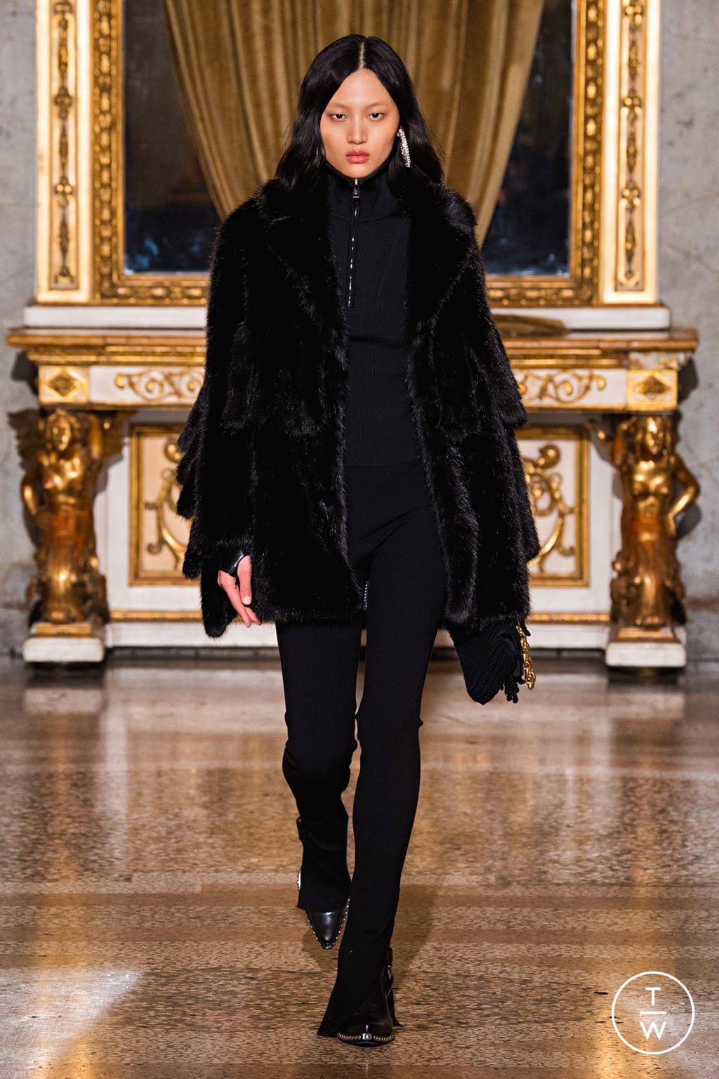 Fashion Week Milan Fall/Winter 2021 look 32 from the Ermanno Scervino collection 女装