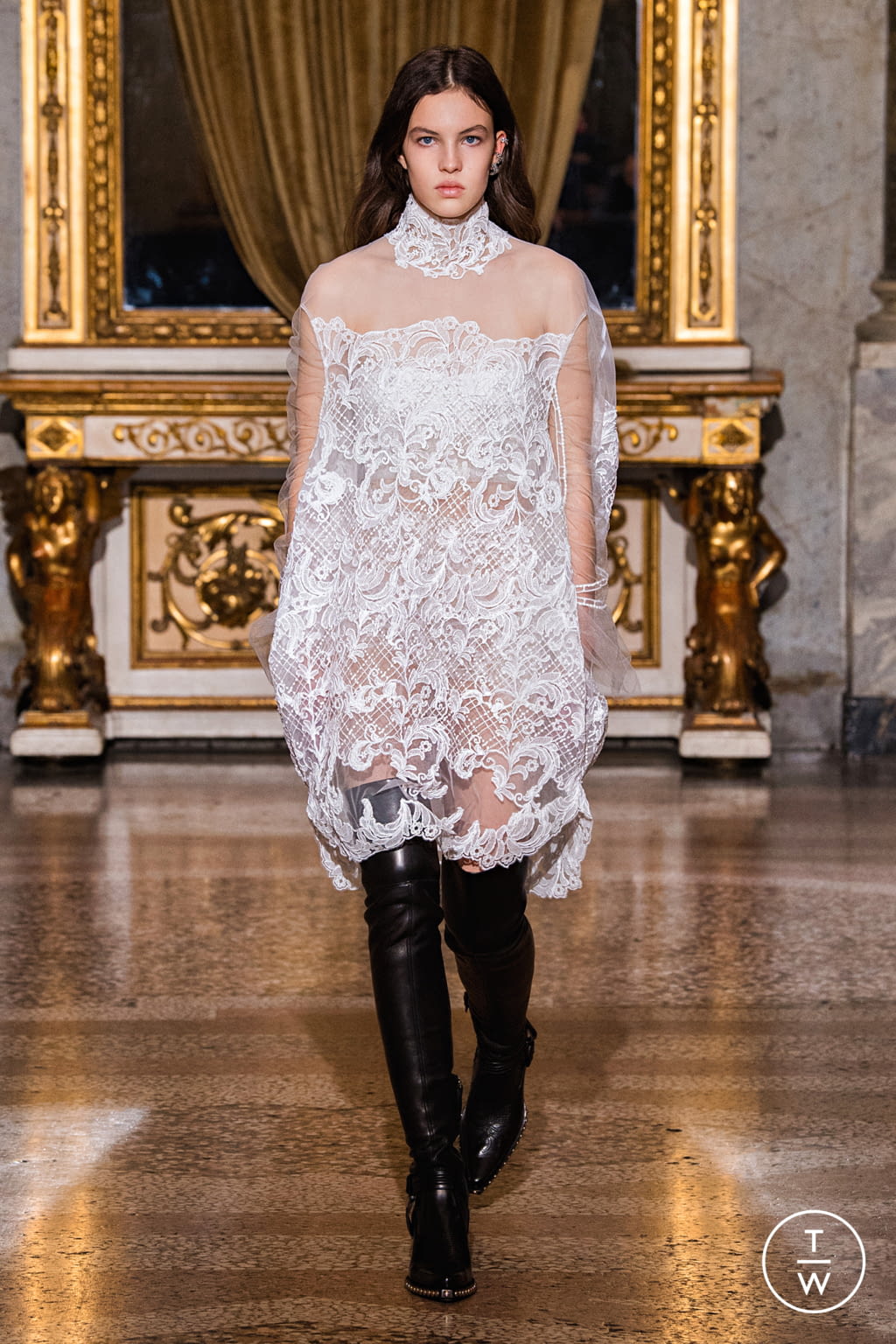 Fashion Week Milan Fall/Winter 2021 look 35 from the Ermanno Scervino collection 女装