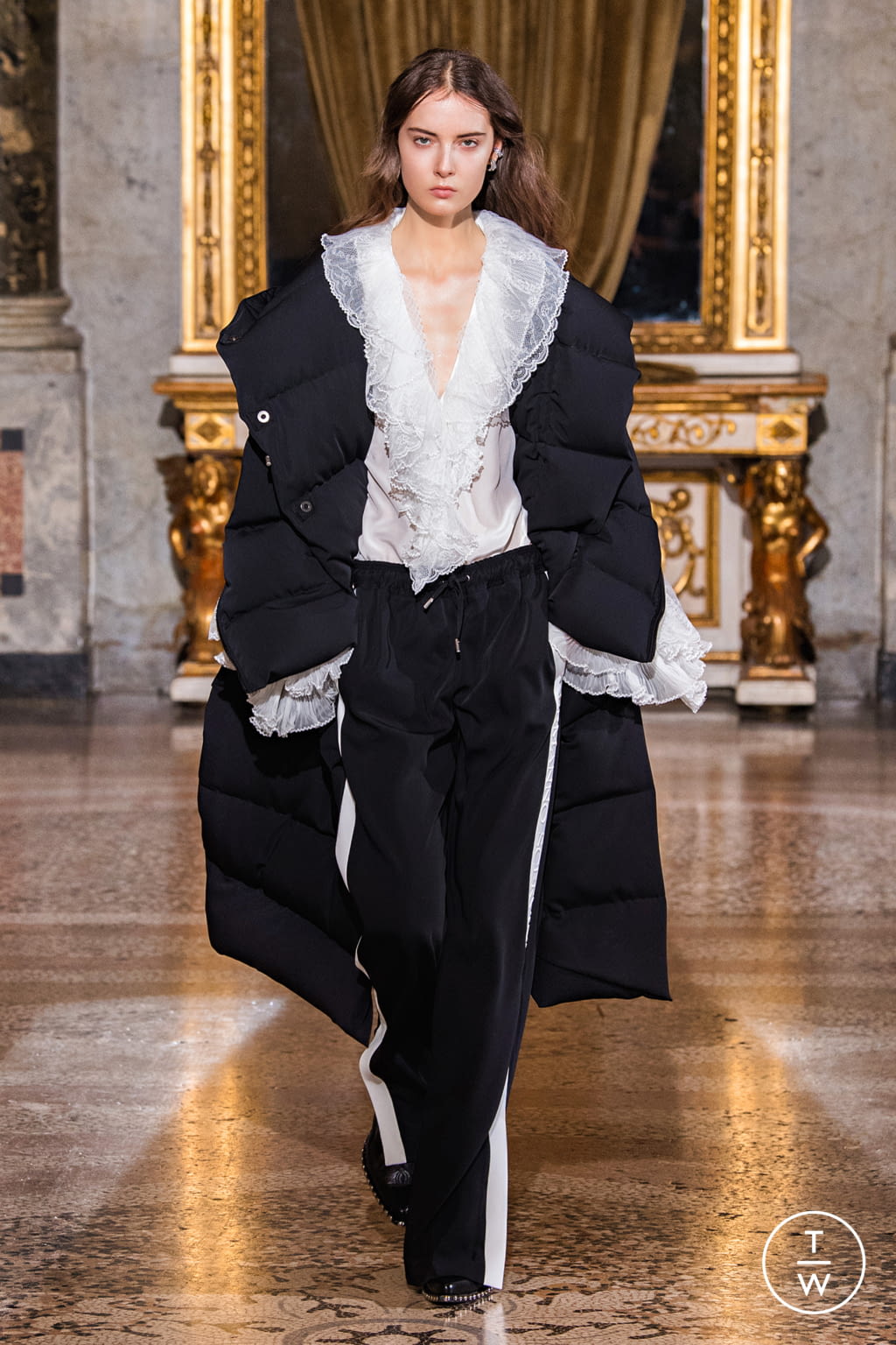 Fashion Week Milan Fall/Winter 2021 look 36 from the Ermanno Scervino collection 女装