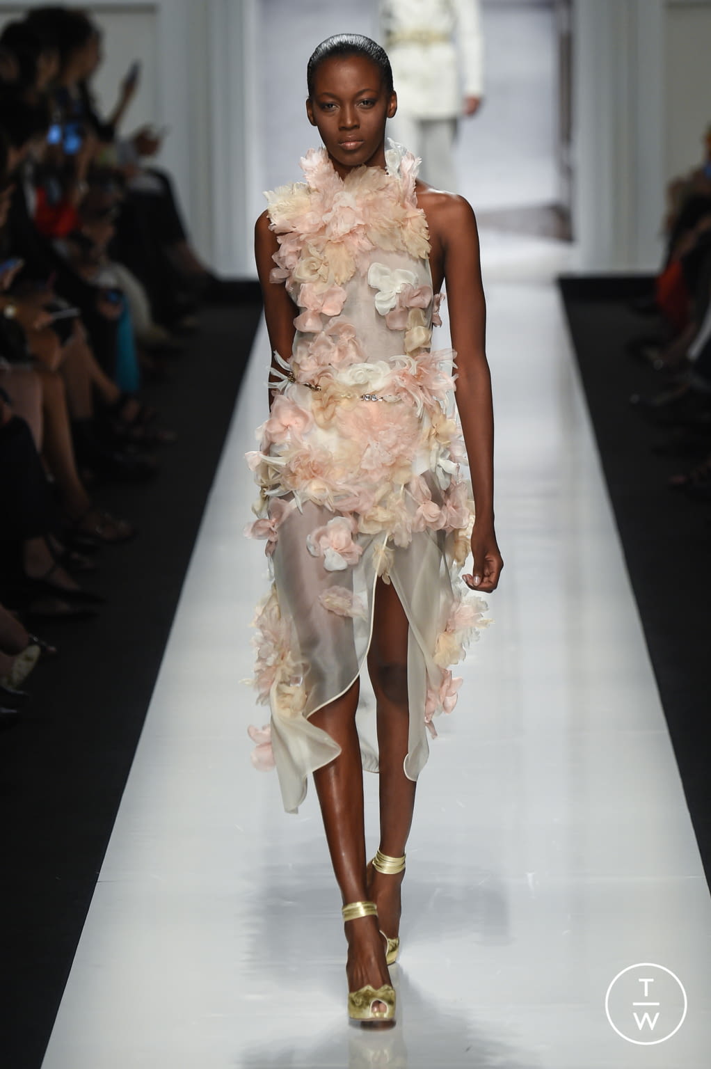 Fashion Week Milan Spring/Summer 2017 look 6 from the Ermanno Scervino collection womenswear