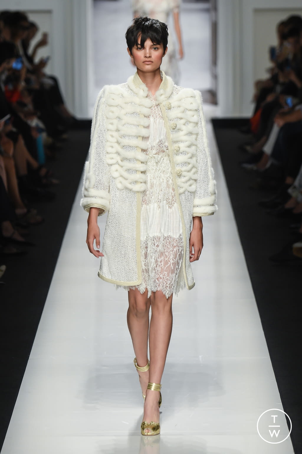 Fashion Week Milan Spring/Summer 2017 look 14 from the Ermanno Scervino collection womenswear