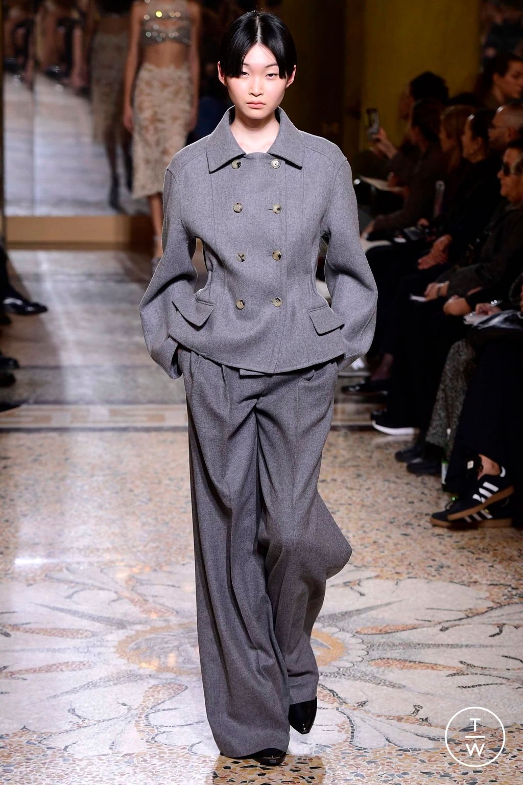 Fashion Week Milan Fall/Winter 2023 look 16 de la collection Ermanno Scervino womenswear