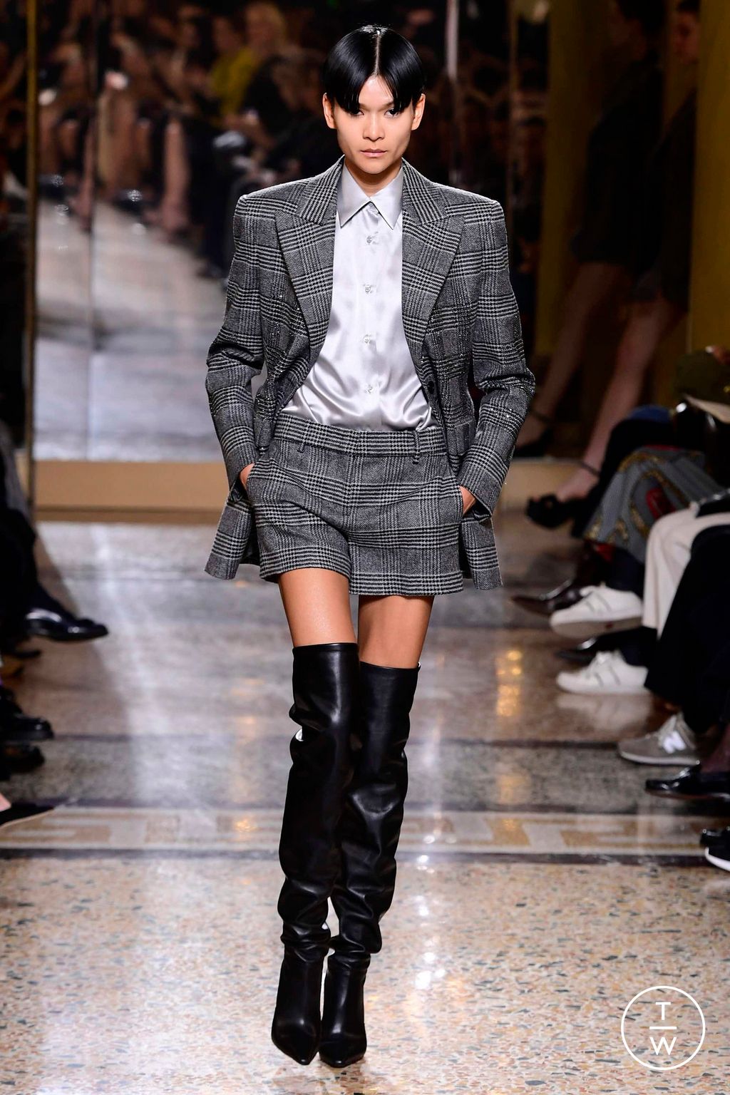 Fashion Week Milan Fall/Winter 2023 look 18 from the Ermanno Scervino collection womenswear