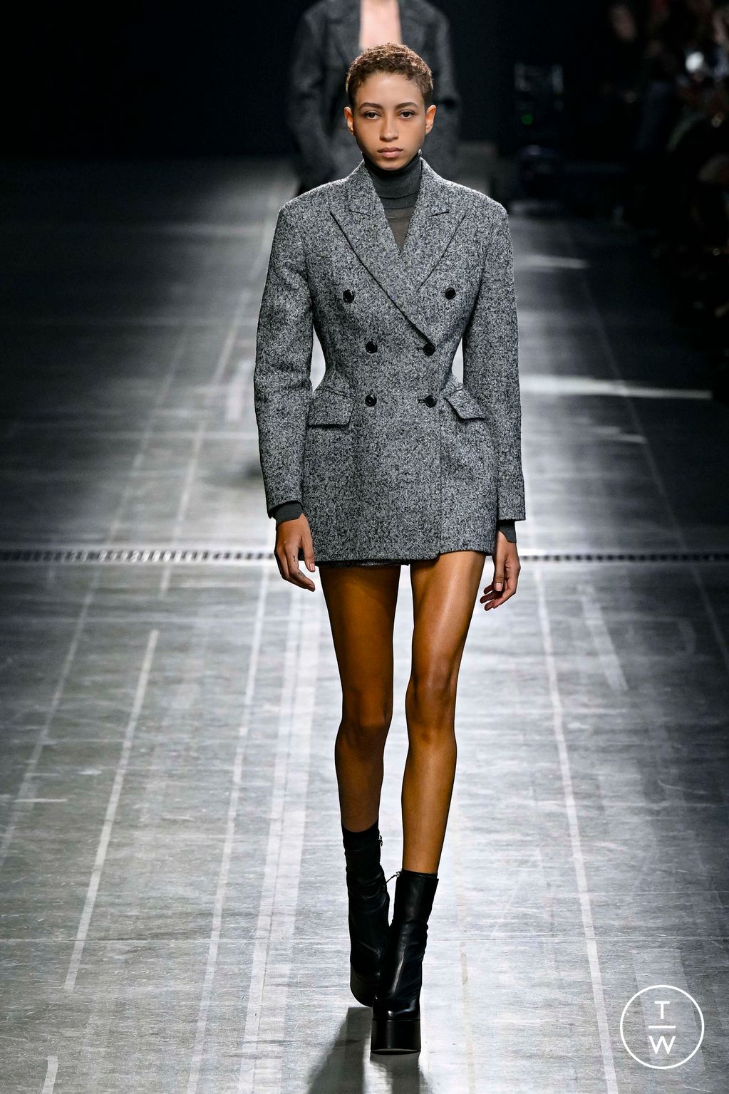 Fashion Week Milan Fall/Winter 2024 look 1 de la collection Ermanno Scervino womenswear
