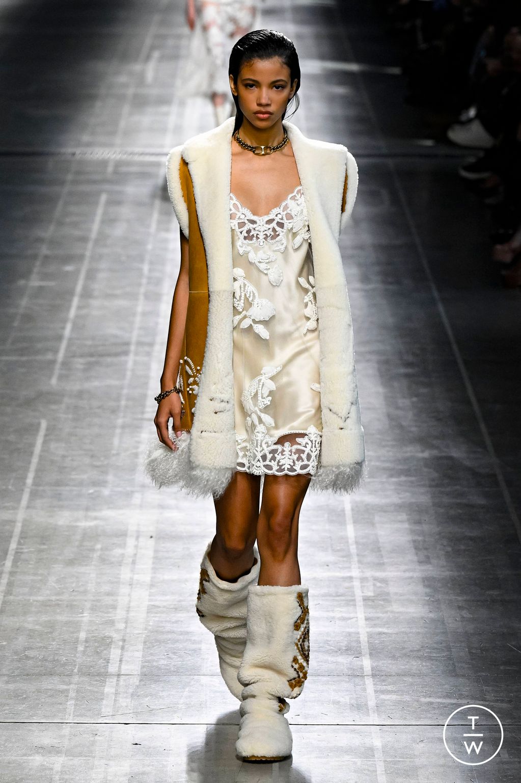 Fashion Week Milan Fall/Winter 2024 look 19 from the Ermanno Scervino collection 女装