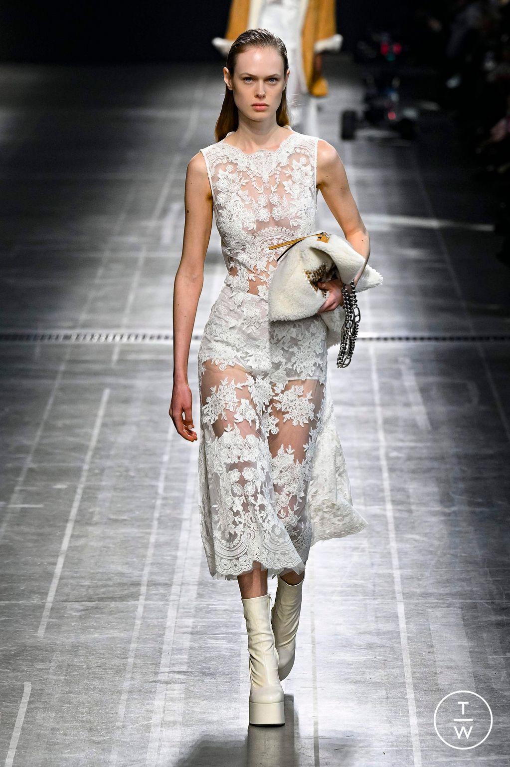 Fashion Week Milan Fall/Winter 2024 look 20 from the Ermanno Scervino collection 女装